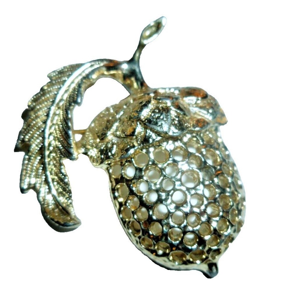 Vintage Sarah Coventry Gold Tone Acorn and Leaf Brooch Pin Woodland Nature Style